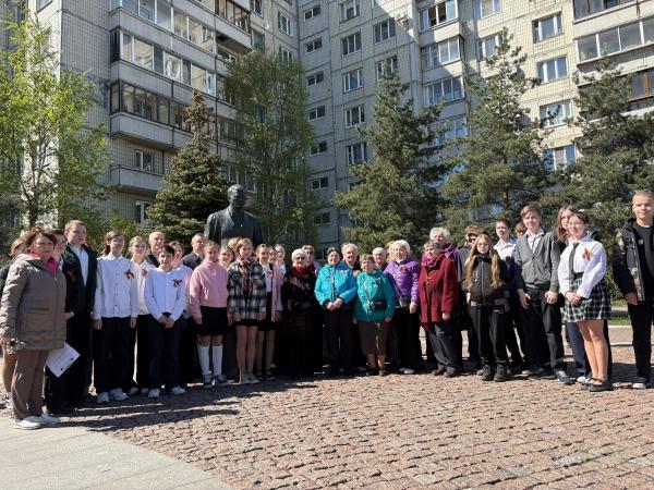 У памятника Дмитрию Шостаковичу состоялось торжественное возложение цветов
